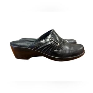 Clarks Bendables Clogs EUC Black Leather Slip On Size 8 1/2